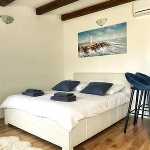 studio-apartman-tara.hotelinzadar.com/